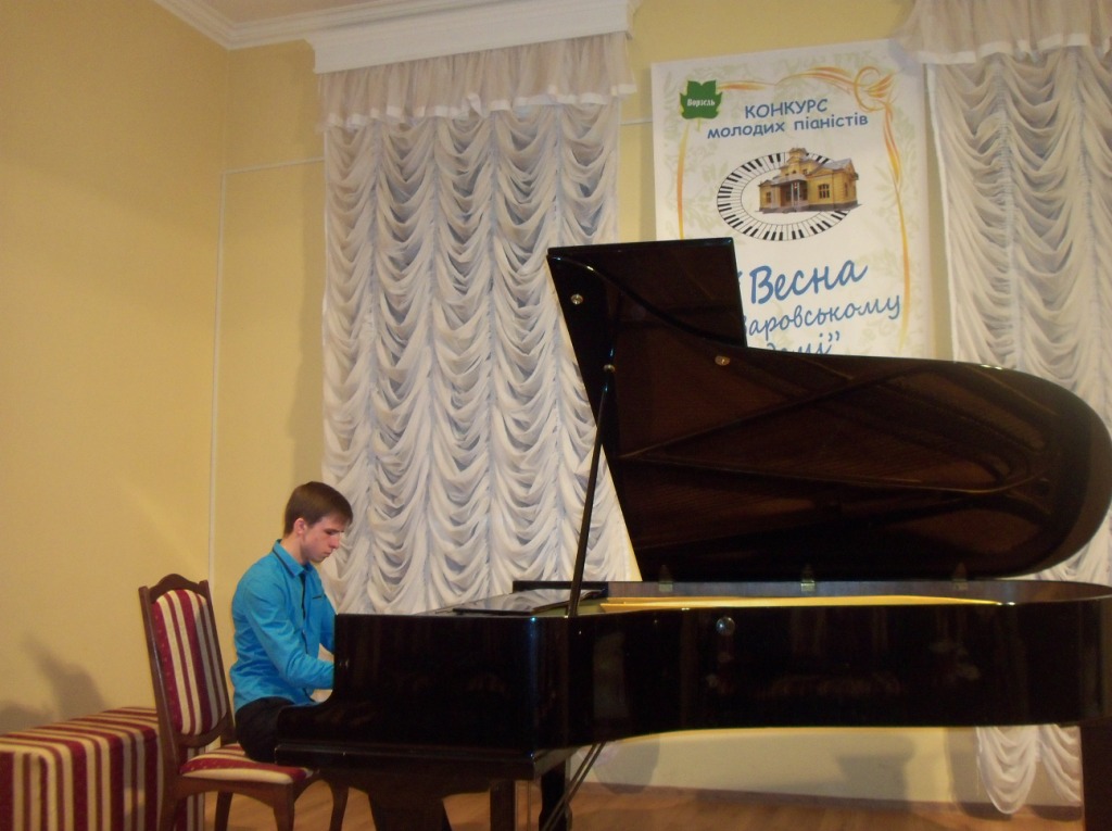 У Ворзелі змагалися молоді піаністи Київщини